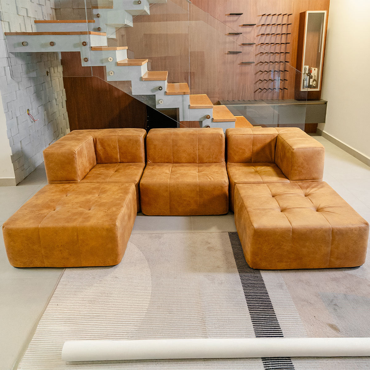 Sofá Modular 3 Lugares 2 Cantos com 2 Apoios de Pé em Poli-Couro Marrom