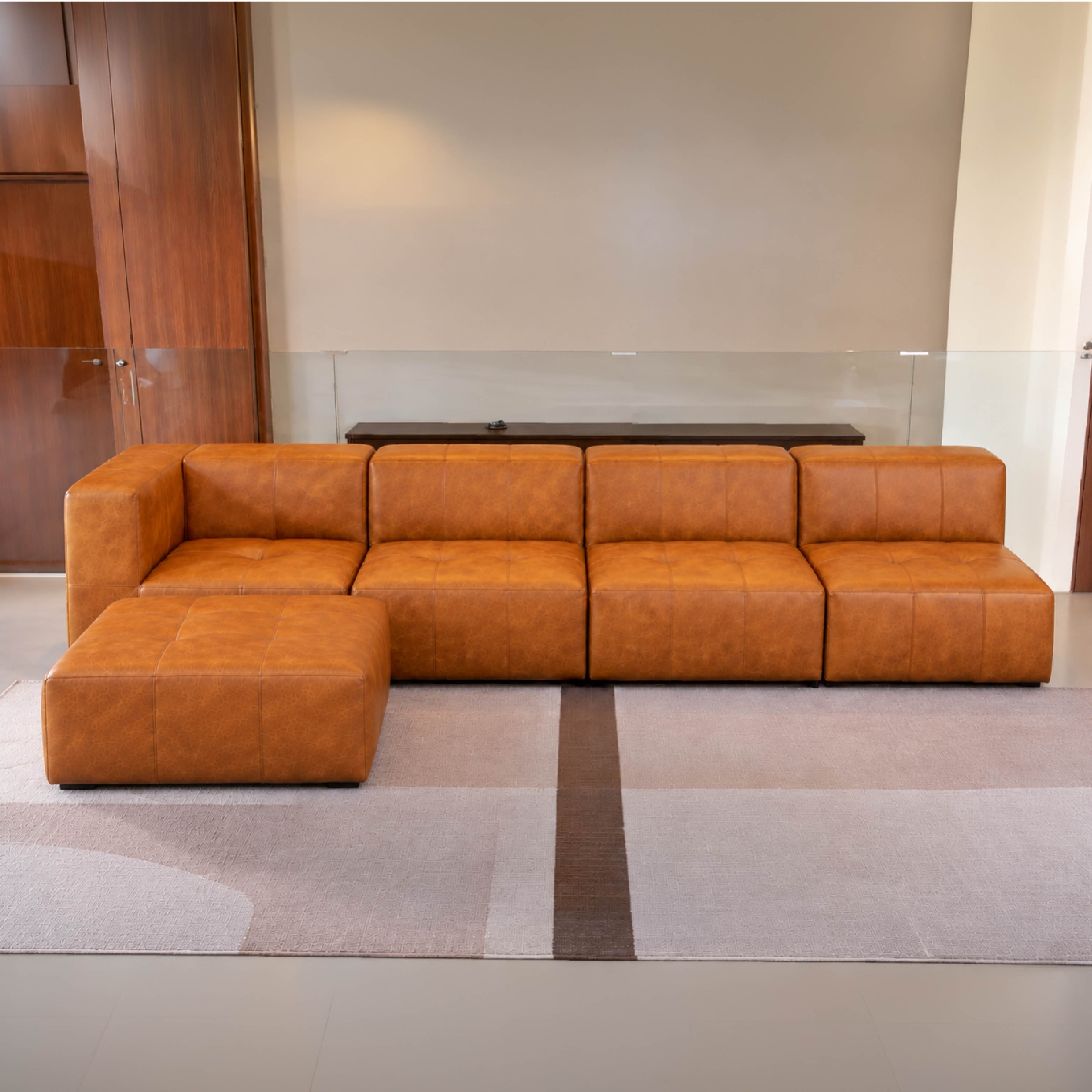 Sofá Modular 4 Lugares 1 Canto com 1 Apoio de Pé em Poli-Couro Marrom