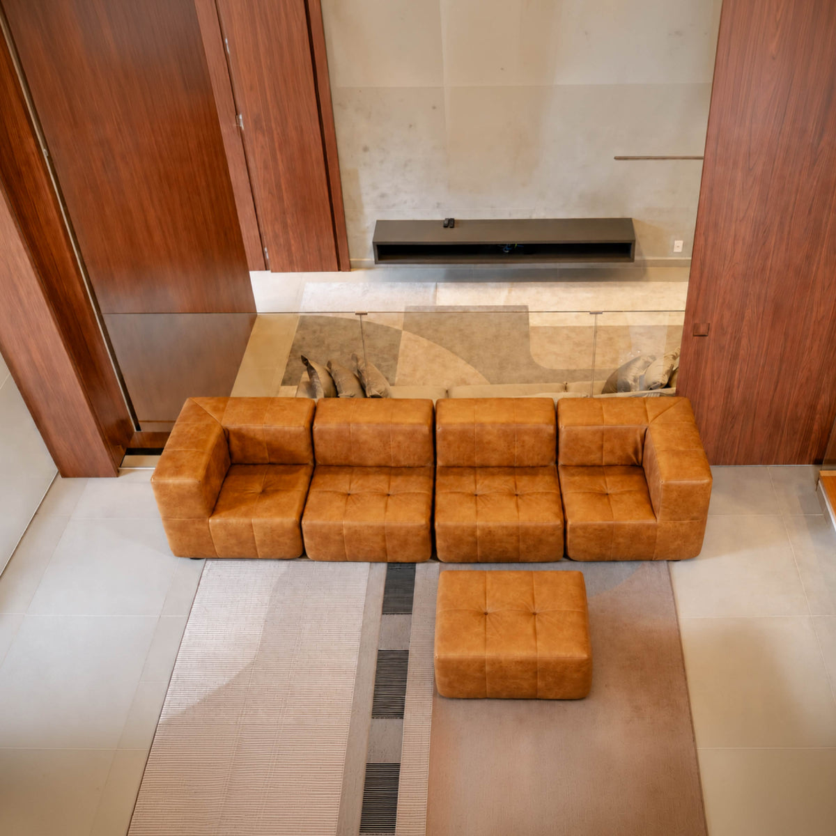 Sofá Modular 4 Lugares 2 Cantos com 1 Apoio de Pé em Poli-Couro Marrom