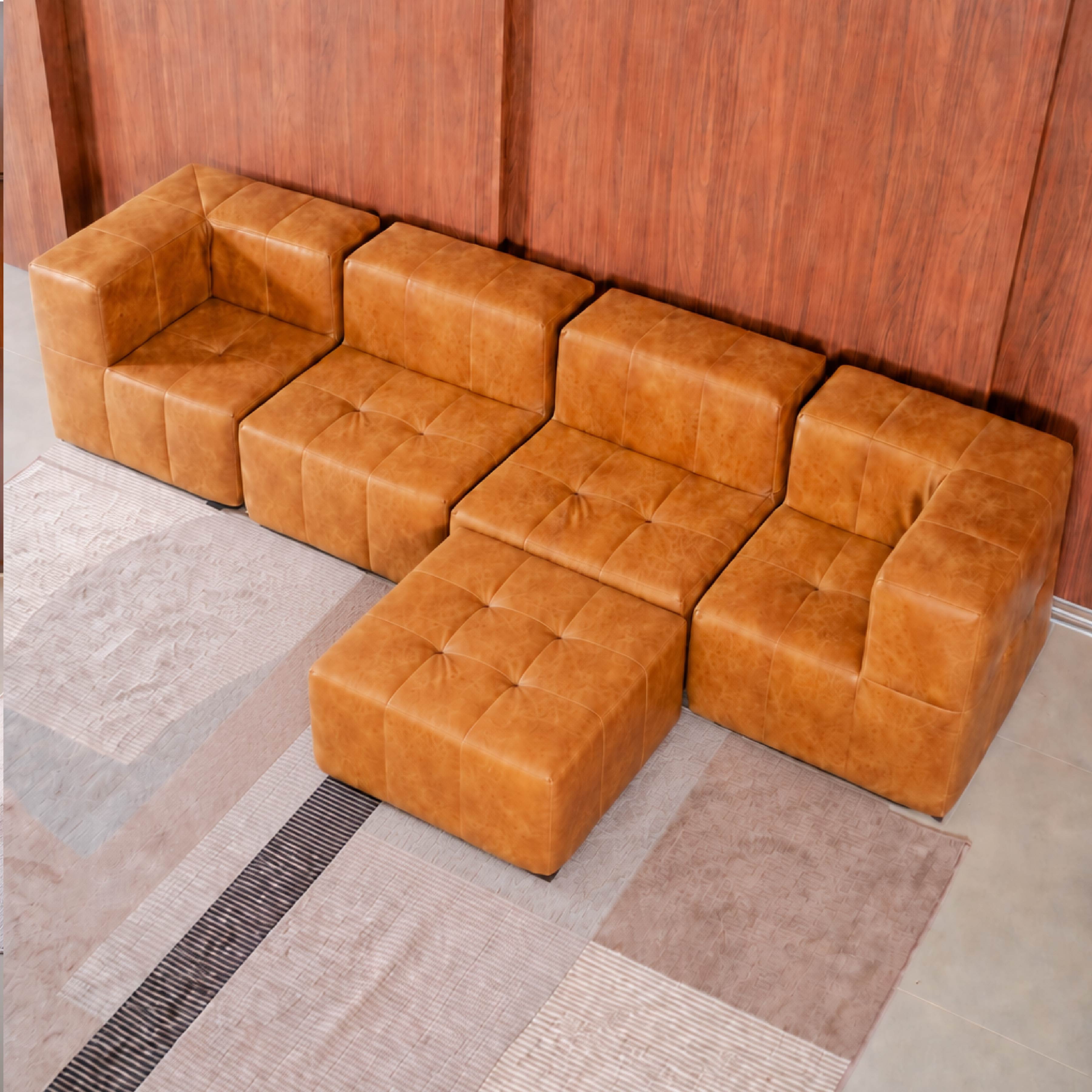 Sofá Modular 4 Lugares 2 Cantos com 1 Apoio de Pé em Poli-Couro Marrom