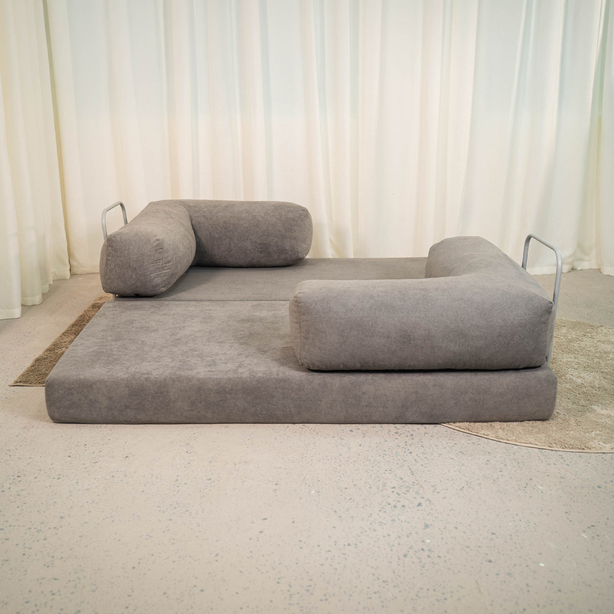 Sofá Cama Flowin em Boucle com Apoio de Pé - Cinza