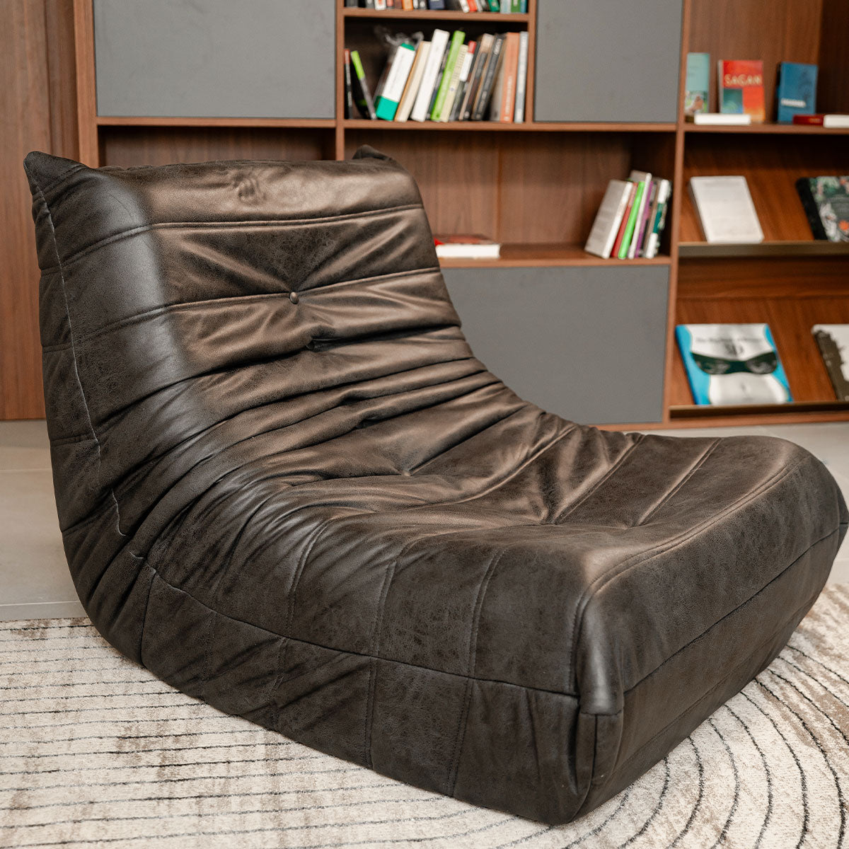 Poltrona Liv - Poli-Couro - Preto