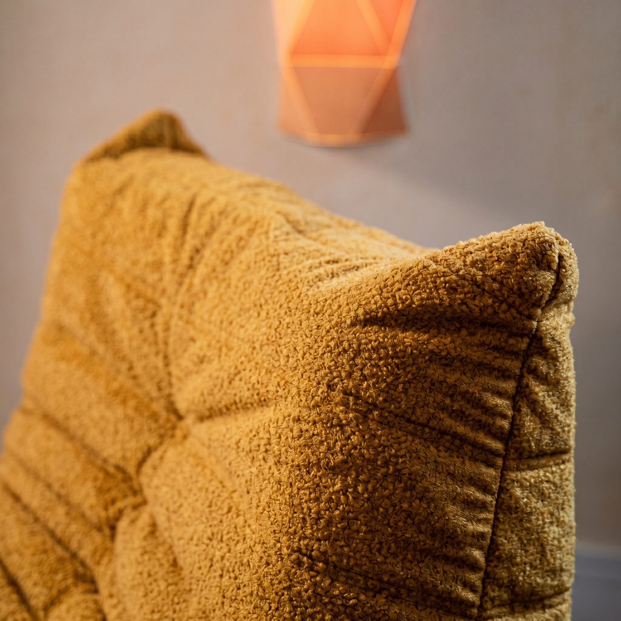 Poltrona Liv em Boucle Cloud Touch Mostarda