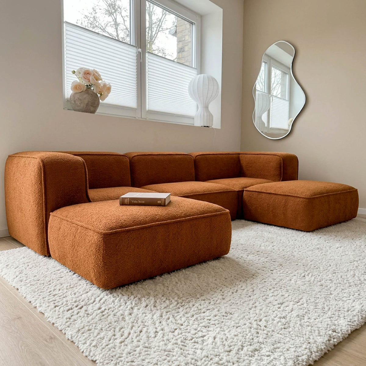 Sofá Modular Flow 3 Lugares 2 Cantos com 2 Apoios de Pé em Boucle Plus Mostarda