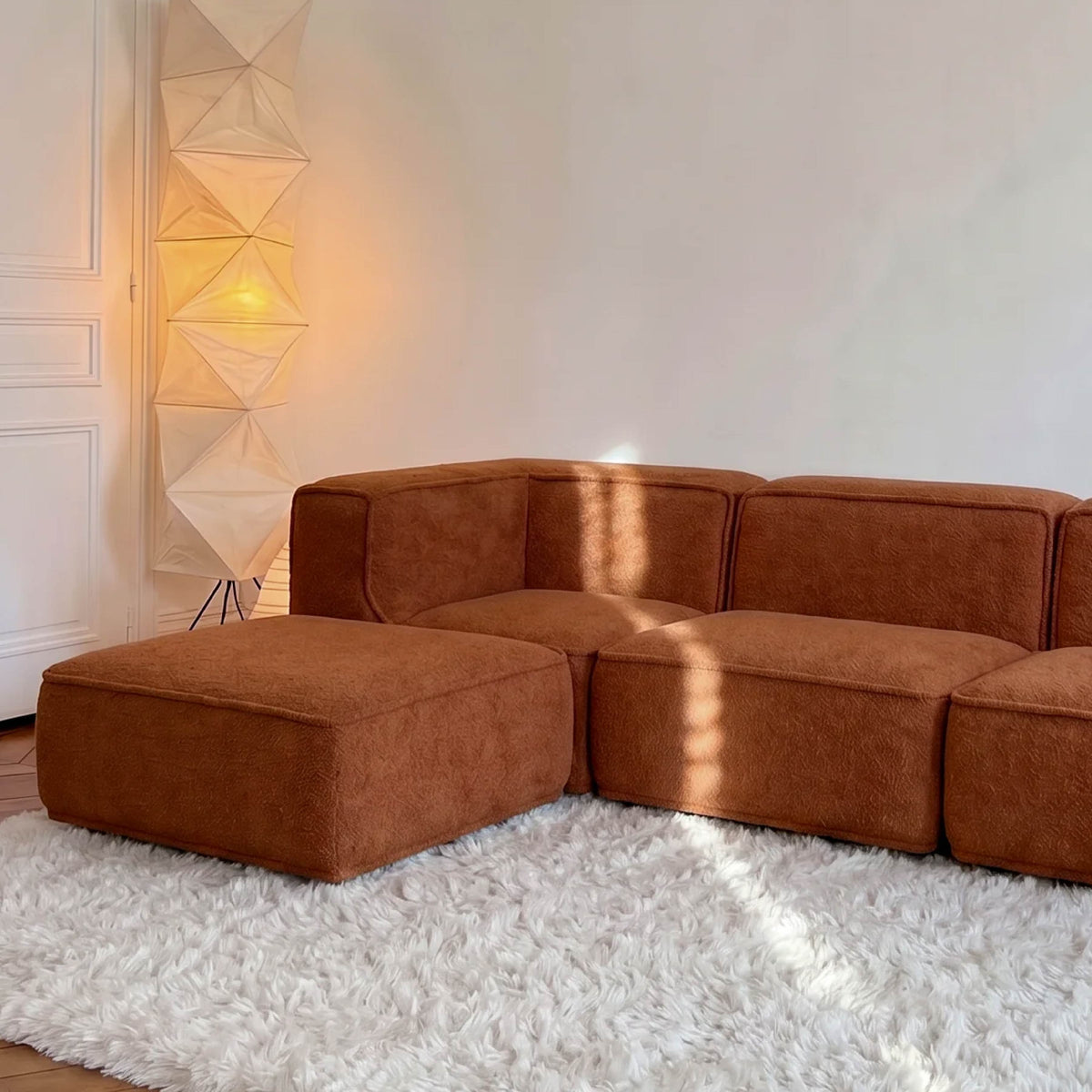 Sofá Modular Flow 3 Lugares 2 Cantos com 2 Apoios de Pé em Boucle Plus Mostarda