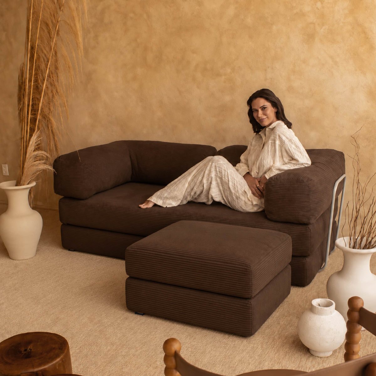 Sofá Cama Flowin com 1 Apoio de Pé em Cotele Soft Brown