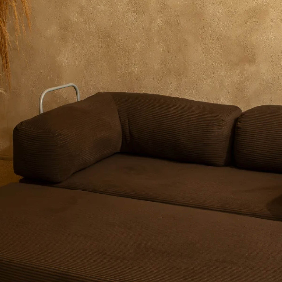 Sofá Cama Flowin com 1 Apoio de Pé em Cotele Soft Brown