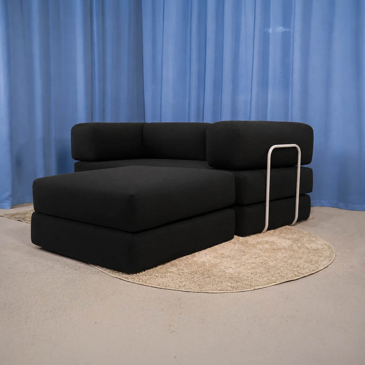 Sofá Cama Flowin com 1 Apoio de Pé em Cotele Black
