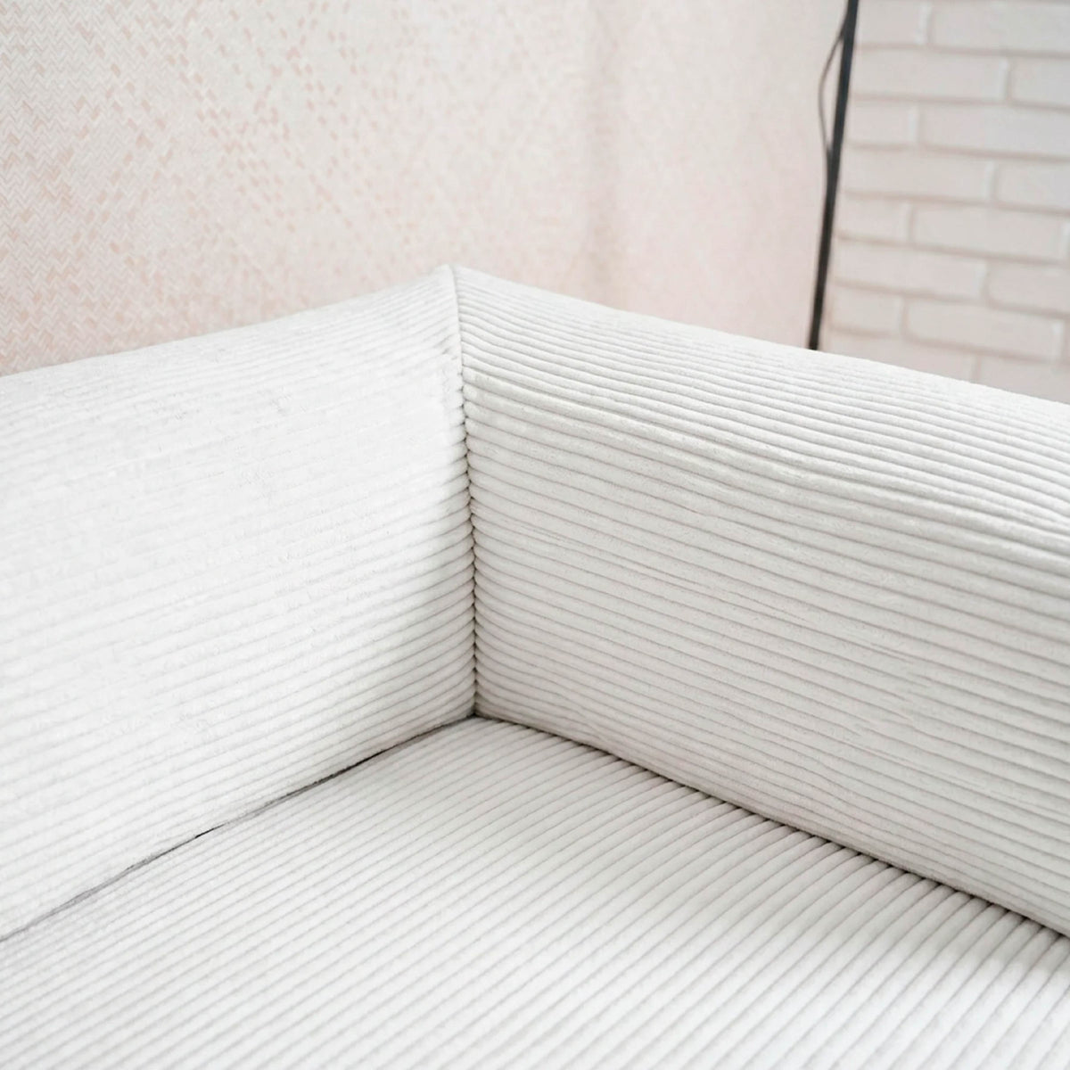 Sofá Cama Flowin com 1 Apoio de Pé em Cotele Soft Milk