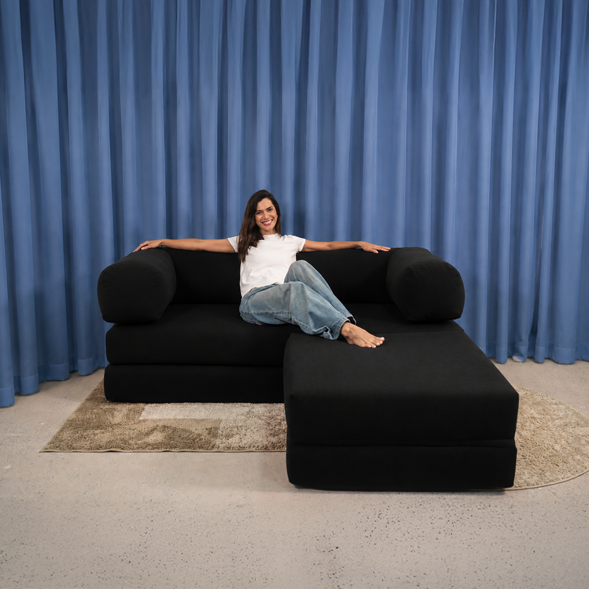 Sofá Cama Flowin com 1 Apoio de Pé em Cotele Black