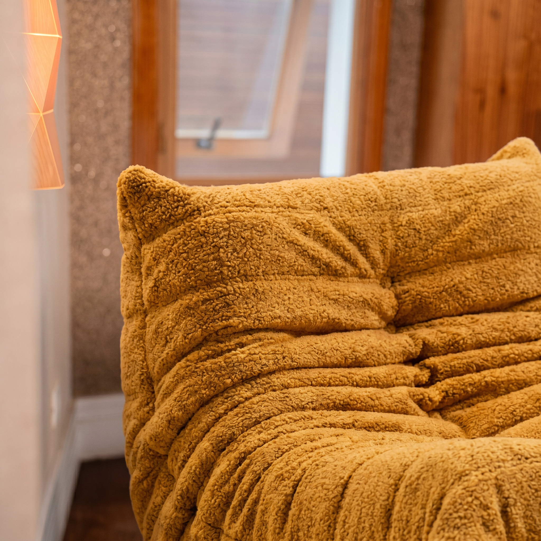 Poltrona Liv em Boucle Cloud Touch Mostarda