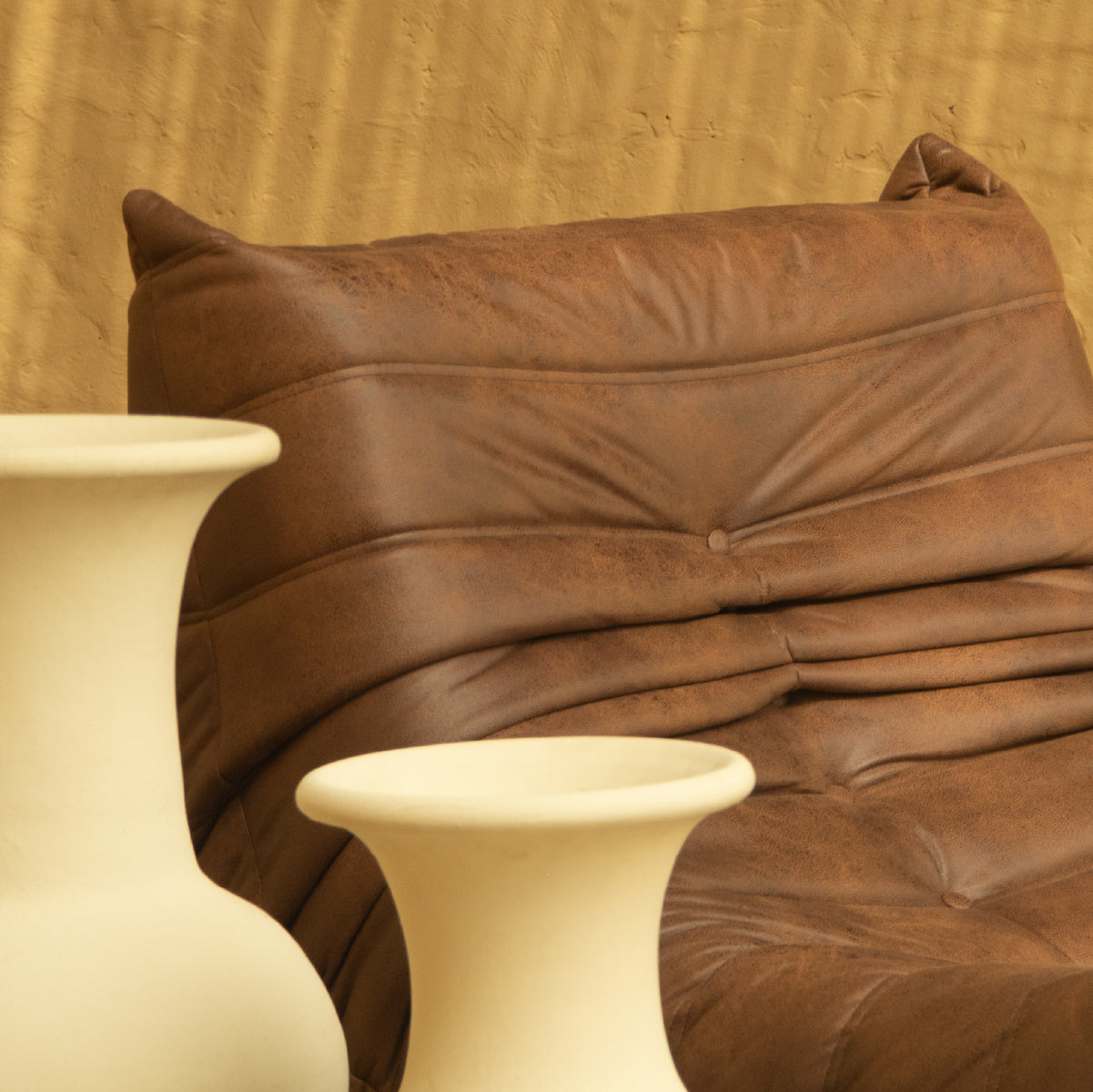 Poltrona Liv em Poli-Couro Coffee
