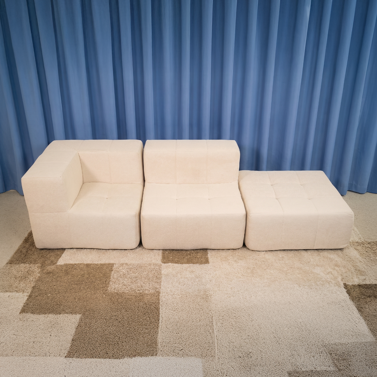 Sofá Modular 2 Lugares 1 Canto com 1 Apoio de Pé em Boucle Bege