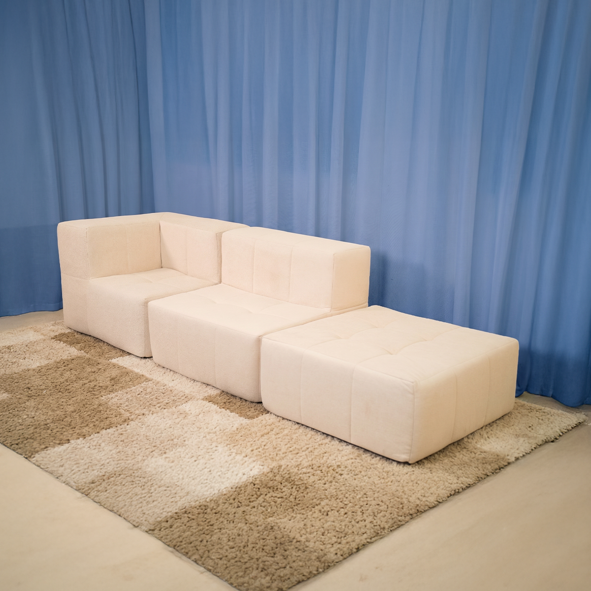 Sofá Modular 2 Lugares 1 Canto com 1 Apoio de Pé em Boucle Bege