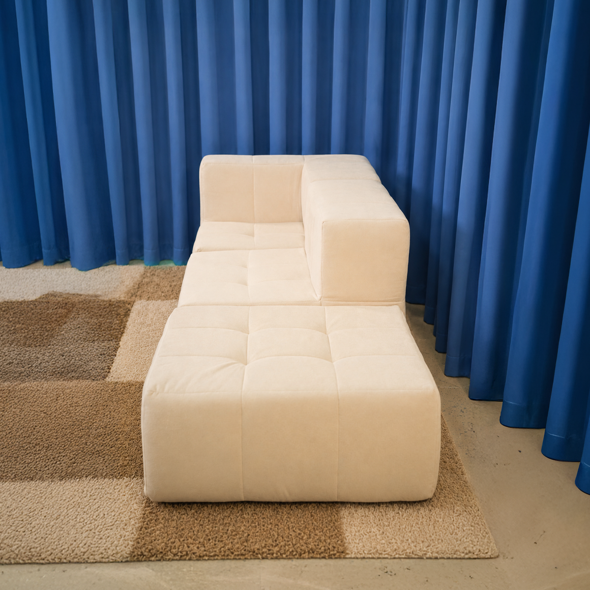 Sofá Modular 2 Lugares 1 Canto com 1 Apoio de Pé em Boucle Bege