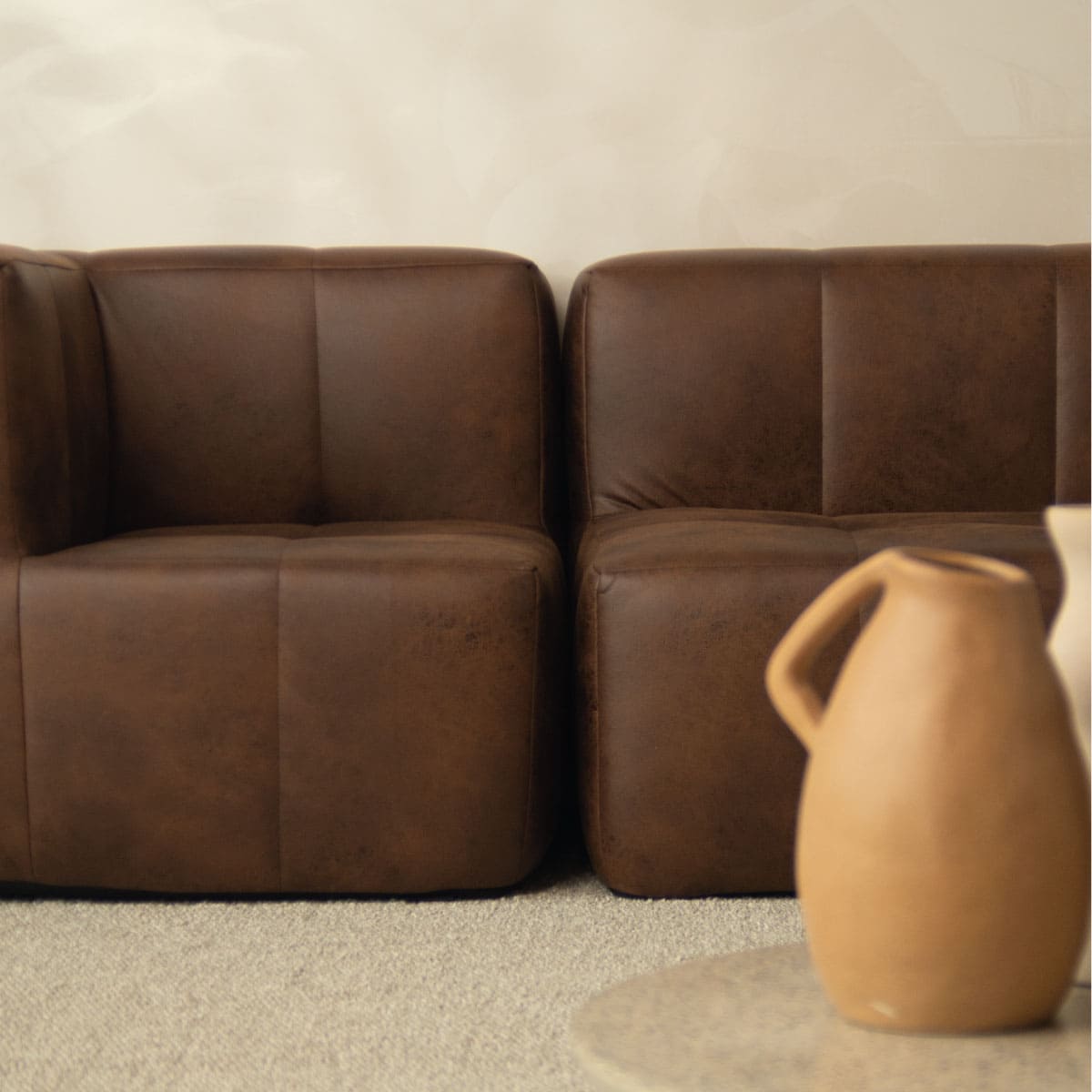 Sofá Modular 2 Lugares 2 Cantos em Poli-Couro Coffee